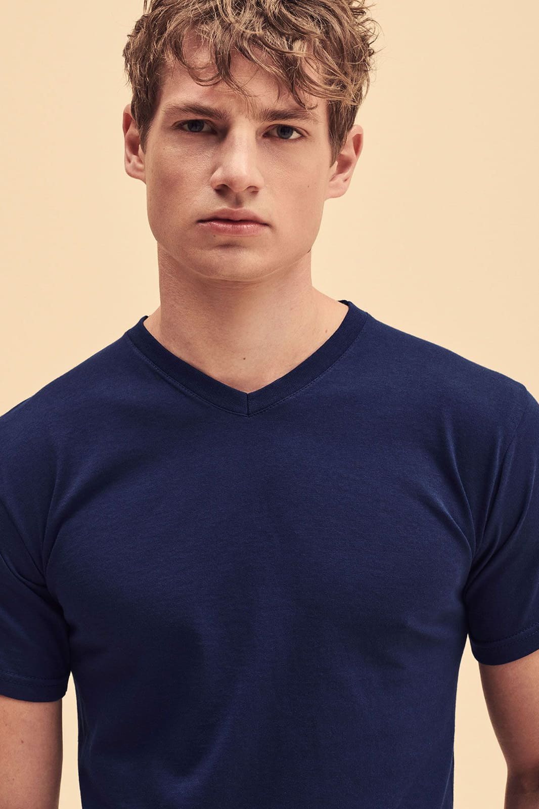 T-Shirt cotone Fruit of the Loom Valueweight scollo a V 165 gr.